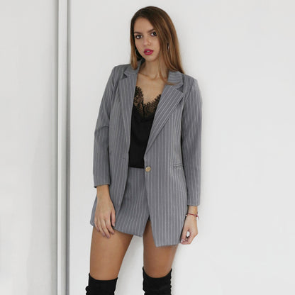 Tailleur Alba – L’équilibre délicat