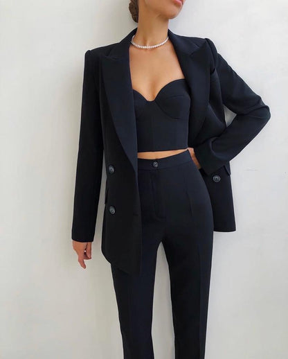 Tailleur Fugue – L’uniforme de la femme souveraine