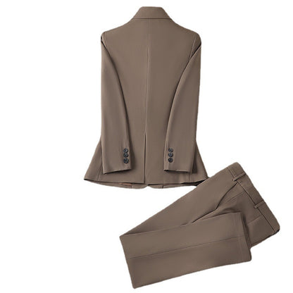 Tailleur Signature – L’assurance du style sans compromis