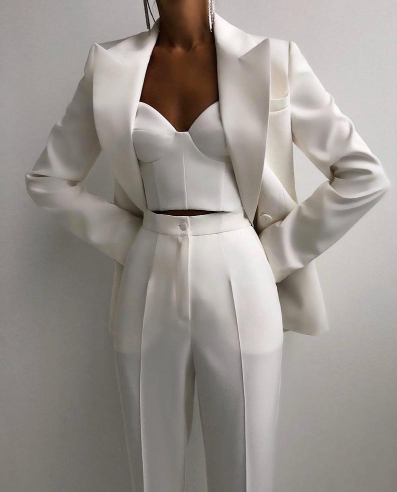 Tailleur Fugue – L’uniforme de la femme souveraine