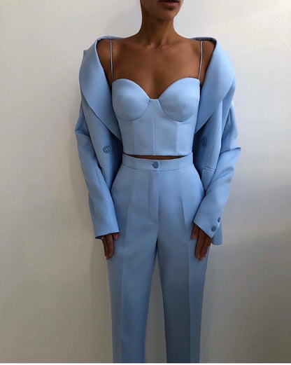 Tailleur Fugue – L’uniforme de la femme souveraine