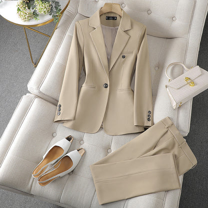 Tailleur Signature – L’assurance du style sans compromis