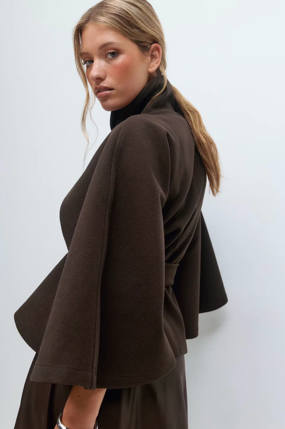 Manteau Cyra — Allure sculptée